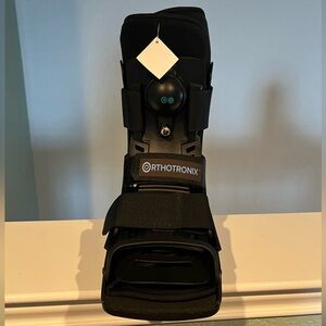 Closed toe air walker boot